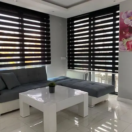 Cleopatra 6 Apartment